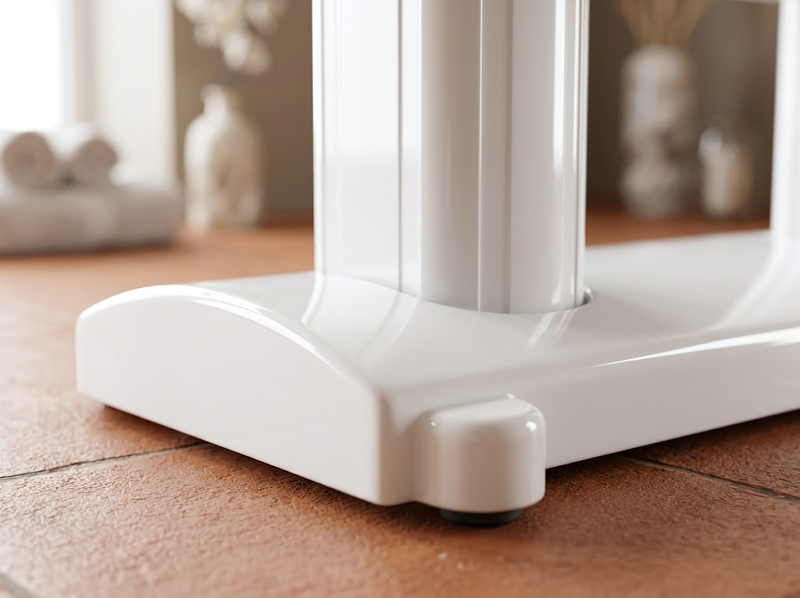 Détail du socle de la table Nova · Laque, laque blanche