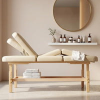 Table de massage fixe en bois Ines Premium vue de profil, plateau 3 sections 195 x 70 cm, têtière et étagère